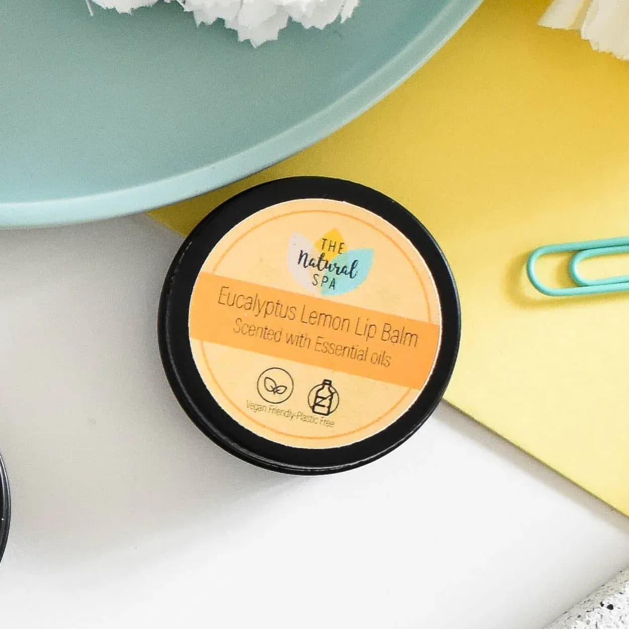 Baume a lèvre à l'eucalyptus et au citron 04